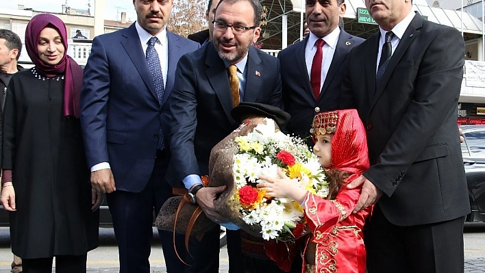 Bakan Kasapoğlu: 'Şiddete karşı el birliği ile savaşacağız' 