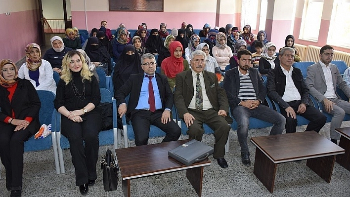 Palu'da 'Aile İçi İletişim' Paneli