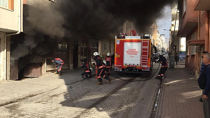 Elazığ'da depo yangını 