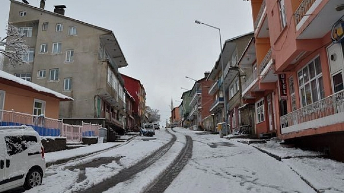 Pülümür'de okullara 2 gün kar tatili 