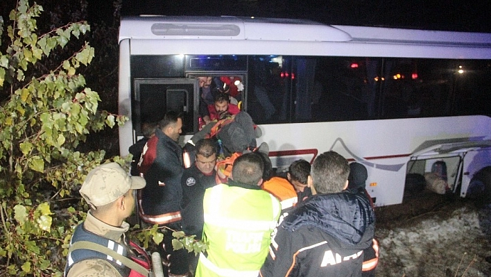 Elazığ'da midibüs şarampole uçtu: 17 yaralı 