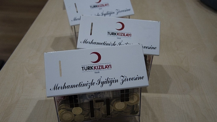 Kernek Külliyesindeki öğrencilerden Kızılay'a bağış 