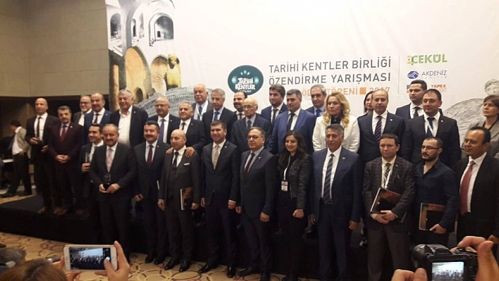 Yazıhan Belediyesi'ne başarı ödülü verildi 