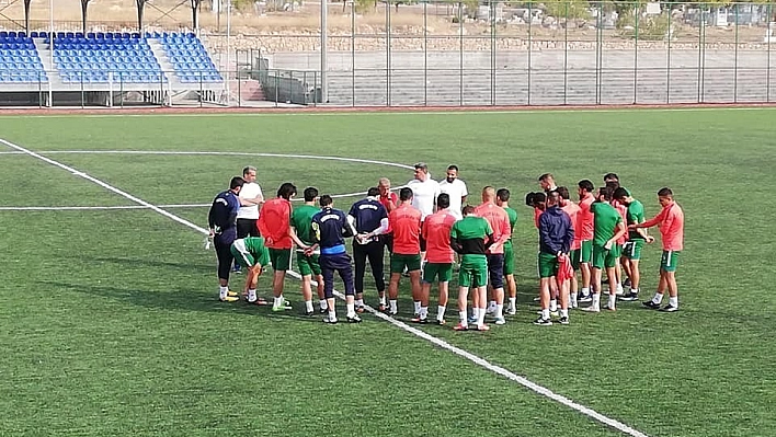 Yeşilyurt Belediyespor Ş.Urfa Belediyespor maçına hazırlanıyor 