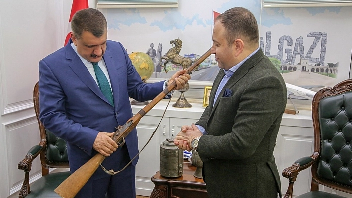 Ata yadigârı eserlerin kent müzesine bağışları devam ediyor 
