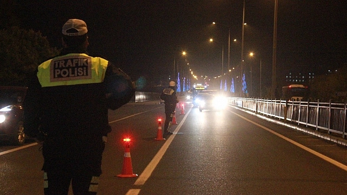 Bingöl polisi gece uygulamasıyla sürücüleri uyardı 