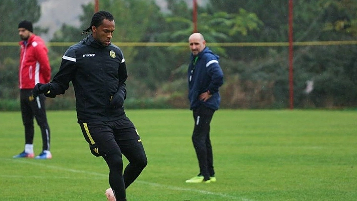 Arturo Mina milli takımdan sakat döndü 