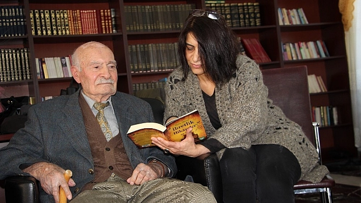 Öğretmenler, huzurevi sakinlerine kitap okudu 