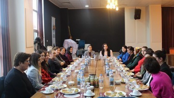 Arguvan'da kadına şiddete dikkat çekildi 