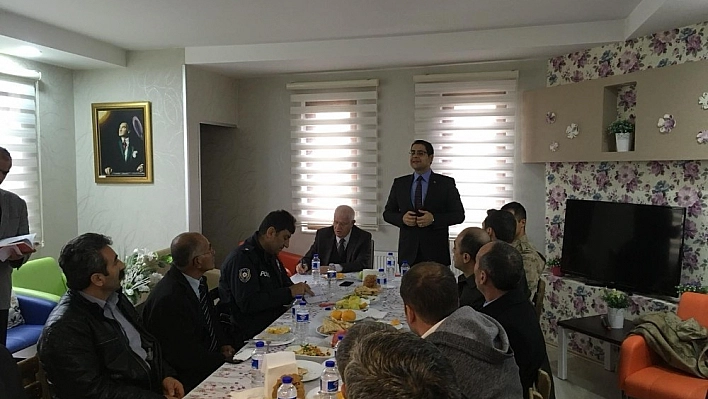 Kaymakam Özdemir muhtarları bilgilendirdi 