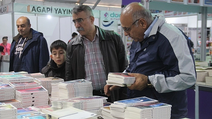 2. Kitap Fuarı'nı 9 günde 120 bin kişi ziyaret etti 