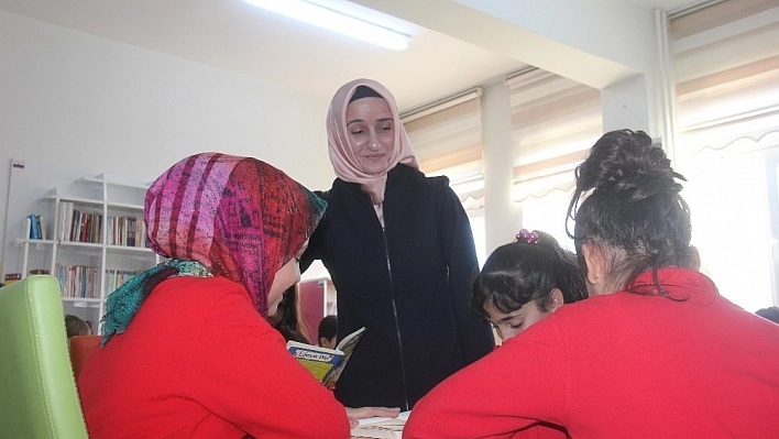 Elleri ve bacakları engel olmadı, 4 üniversite bitirdi, memur oldu 