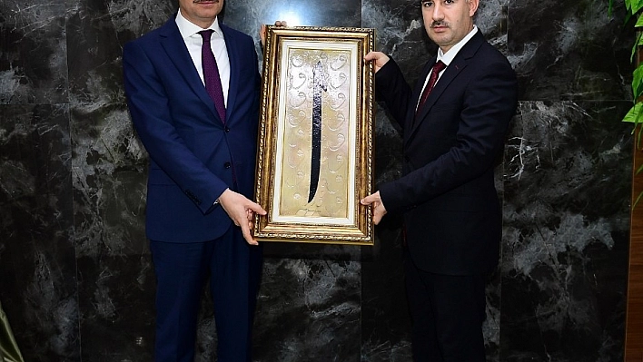 Vali Baruş'tan Belediye Başkanı Çınar'a ziyaret 