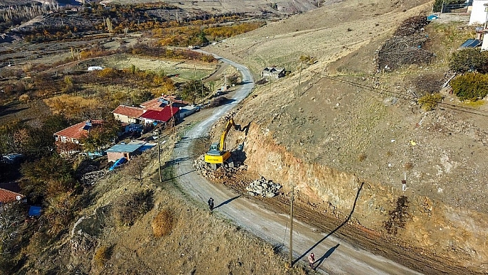 Arguvan'da yeni yol açma ve genişletme çalışmaları 