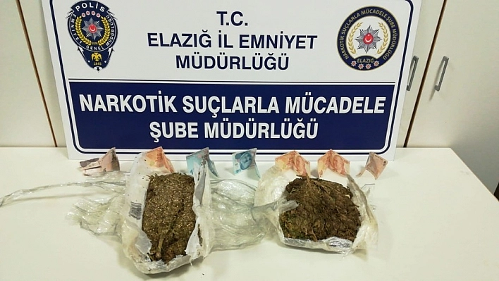Vücuduna sarılı esrarla yakalandı 