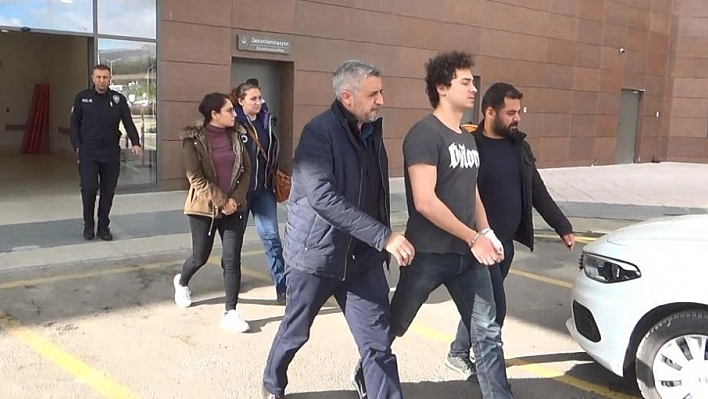 Doktor ve sevgilisi tutuklandı