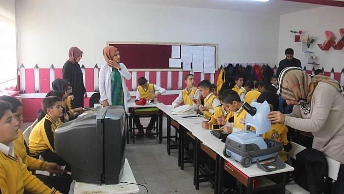 Öğrenciler, evdeki arızalı elektronik eşyalarla kaşifliğe ilk adımı atıyor 