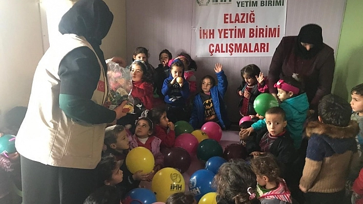Örülen atkı ve bereler Azez'e ulaştı 