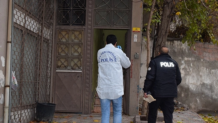 Silahı temizlerken kendini vurdu 
