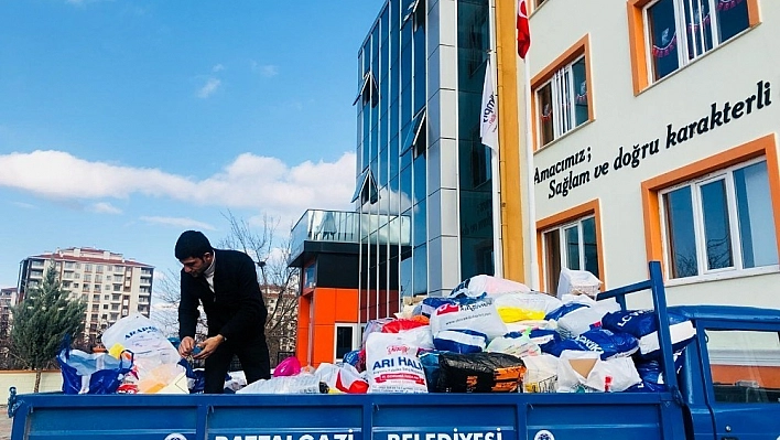 Öğrencilerden kardeş okullarda yardım 