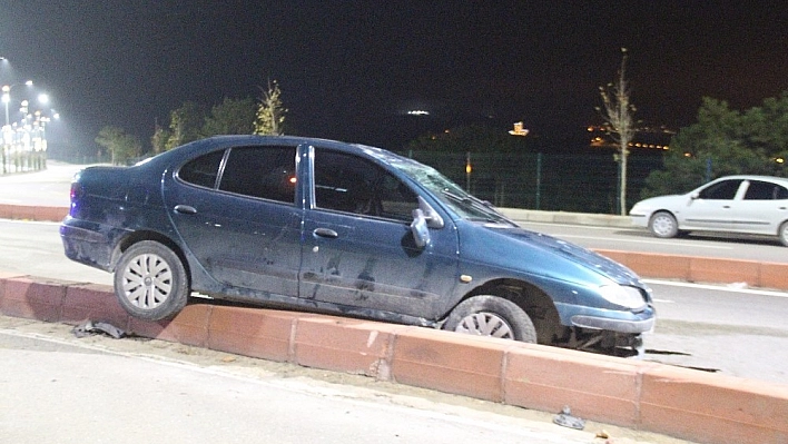 Kaza yaptı, otomobili bırakıp kaçtı 