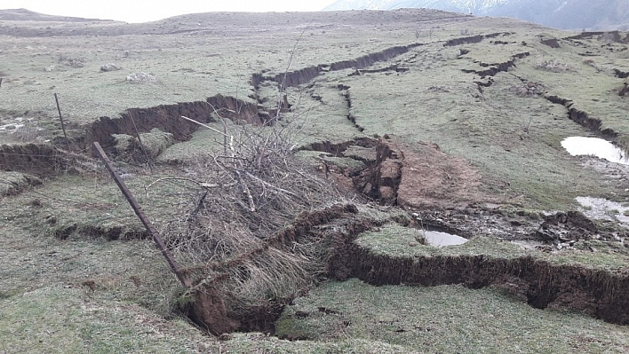 Aynı köyde 1 yıl arayla ikinci toprak kayması 