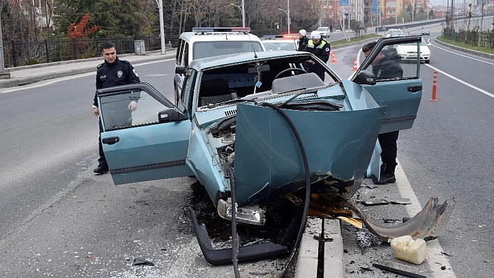 Otomobil refüje çarptı: 1 ağır yaralı 