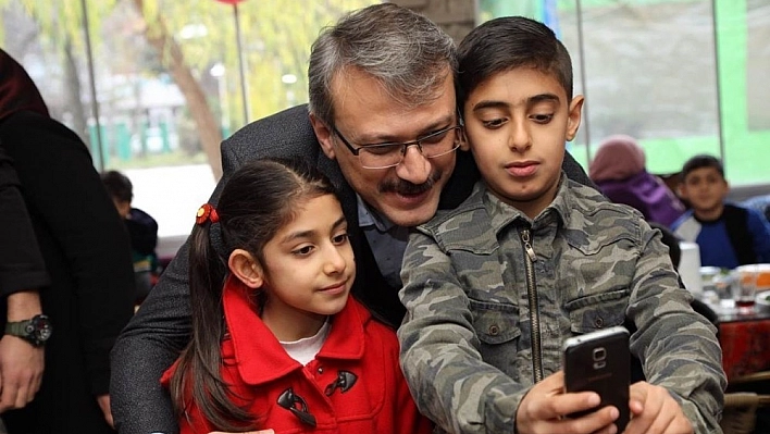 Vali Ekinci, 'Hiçbir zaman kendinizi yalnız hissetmeyin' 
