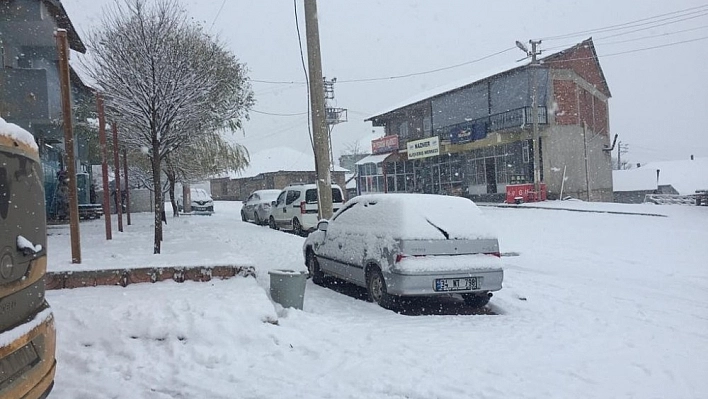Komşu'da kar yağışı etkili oldu