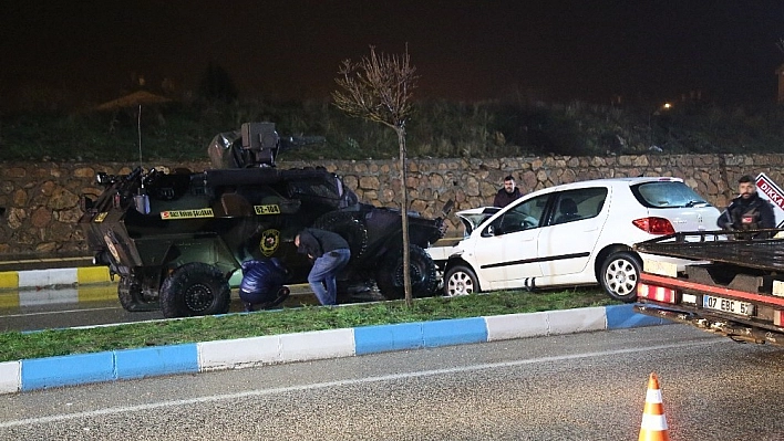 3 aracın karıştığı kazada sürücüler yara almadan kurtuldu 