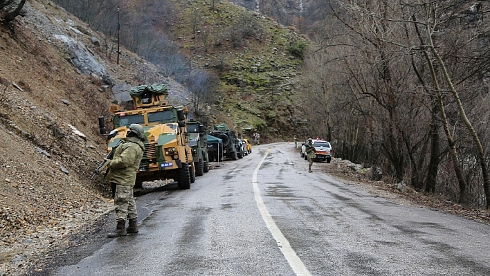 Mağaradaki teröristlere, ses sistemi kurarak 'teslim olun' çağrısı 