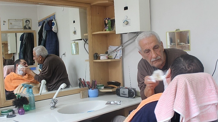 79 yaşında, çalışmayı bırakmıyor 