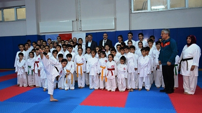Vali Baruş'tan gençlere spor tavsiyesi 