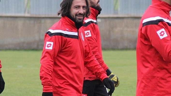 Elazığspor'lu Tatos, Altay'la anlaştı
