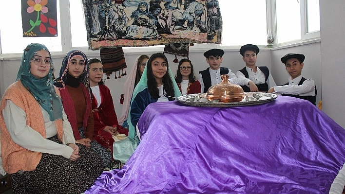 Öğrencilerin yaptığı eserler sergilendi