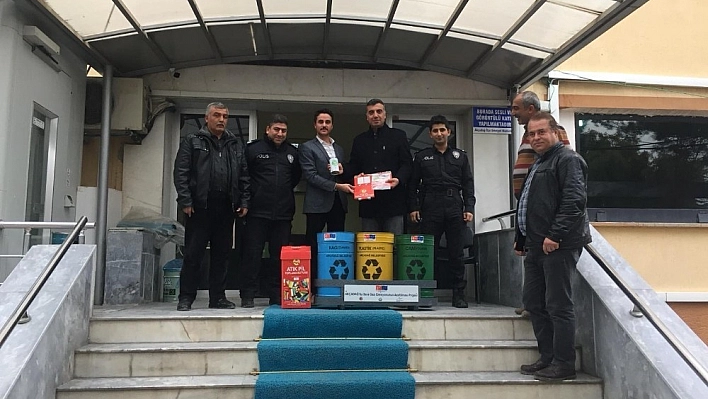 Akçadağ'da geri dönüşüm kutuları dağıtıldı 