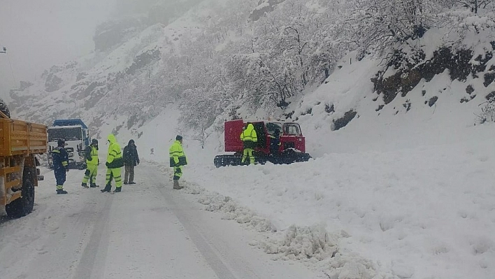 Tunceli'de kapalı 222 köy yolu açılmaya çalışılıyor 