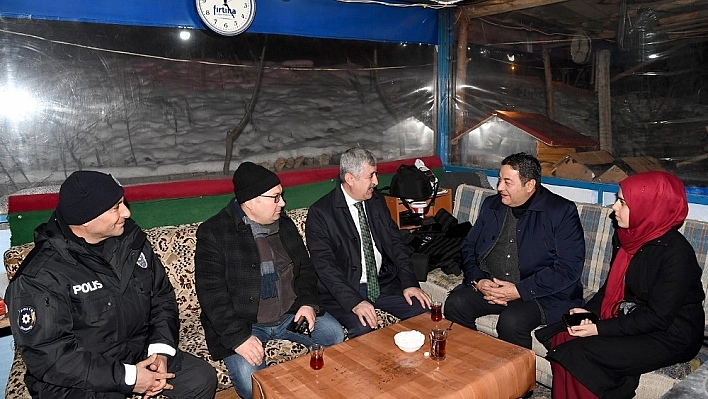 Polat, yeni yılın ilk saatlerinde ziyaretlerde bulundu 