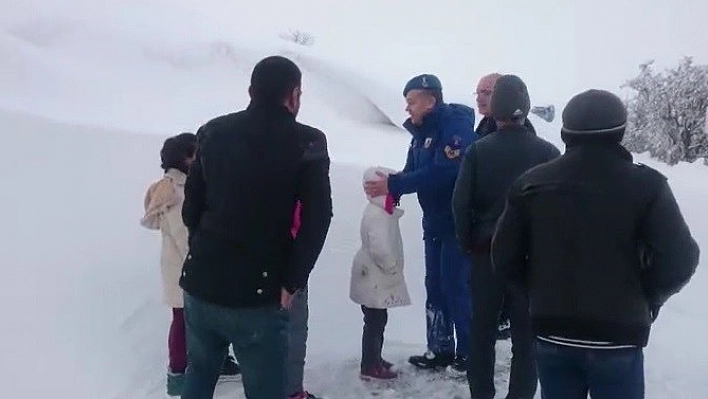 Öğrenciler Mağdur Kaldı, Jandarma Yetişti