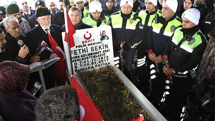 Kahramanımız kabri başında anıldı