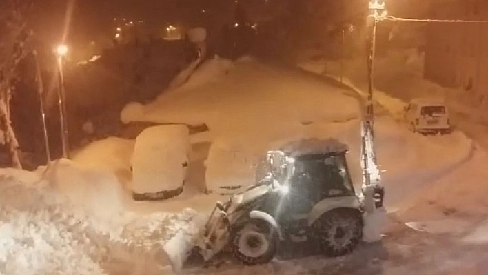 Tunceli-Erzincan karayolu çığ nedeniyle ulaşıma kapandı 