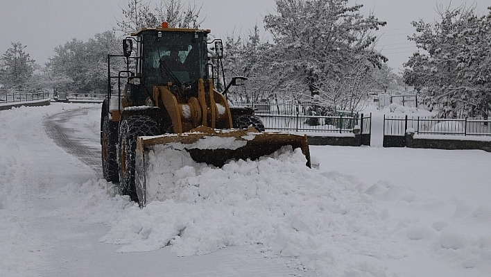 Bingöl'de 900 kilometre yol kardan temizlendi 