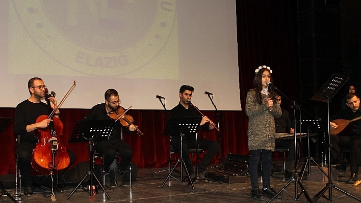 Öğrenciler söyledikleri türkülerle eğlendirdi