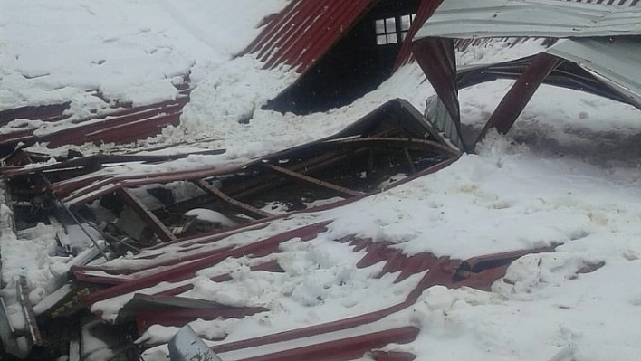 Doğanşehir'de ahır çöktü 