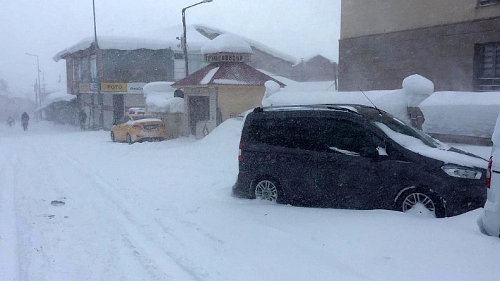 Tipi etkili oldu, Bingöl-Erzurum yolu kapatıldı 