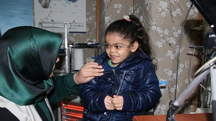 Suriyeli küçük kız, ilk defa duydu 