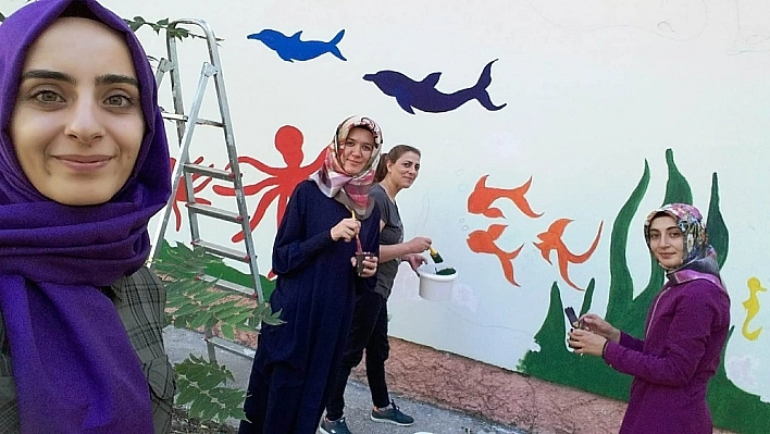 Öğrenci velisinin projesiyle okul renklendi 