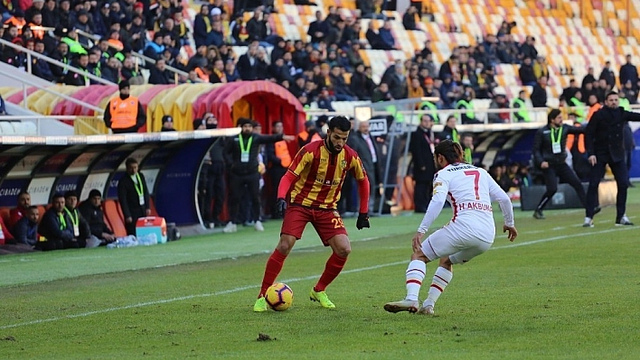 Süper Toto Süper Lig: Evkur Yeni Malatyaspor: 2- Göztepe: 2 (İlk yarı) 