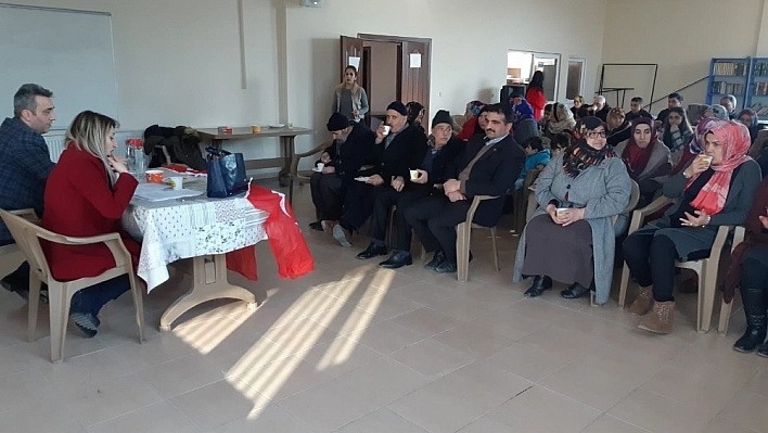 MHP Kadın Kollarından anlamlı konferans 