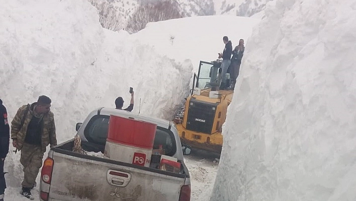 Tüm ekipler bir oldu, 80 yaşındaki Leyla Nine hastaneye ulaştırıldı 